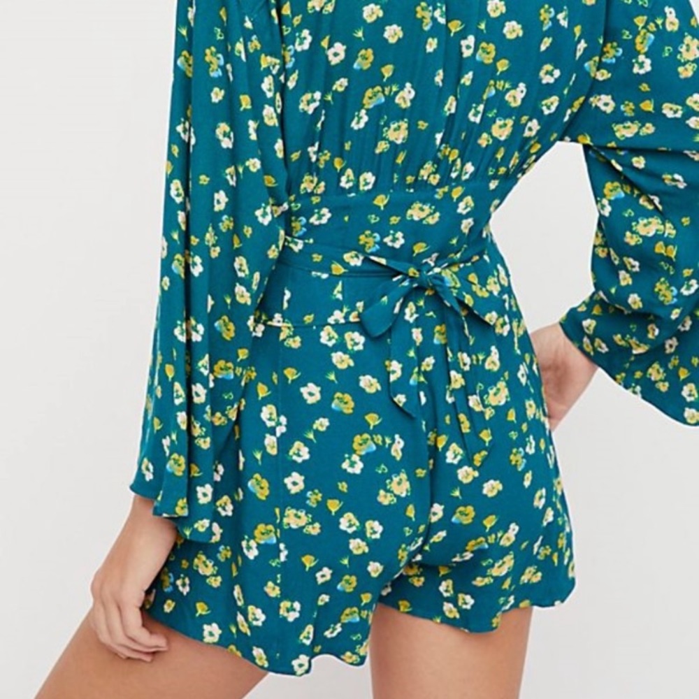 FREE PEOPLE L'Amour Printed Romper Floral
Teal 4